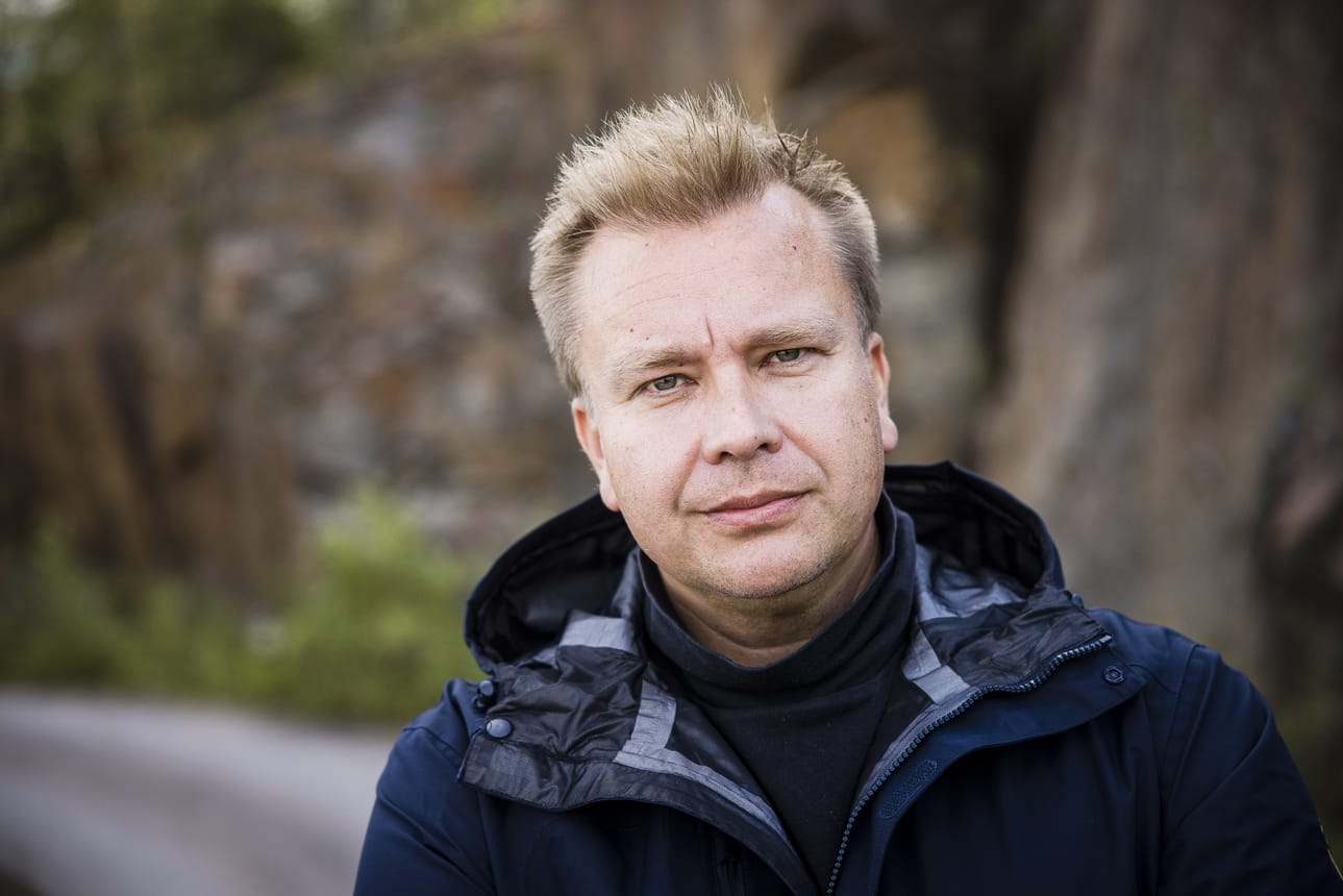 Puolustusministeri Antti Kaikkonen pöytäsi tällä kertaa saamelaiskäräjälain uudistusta koskevan esityksen.