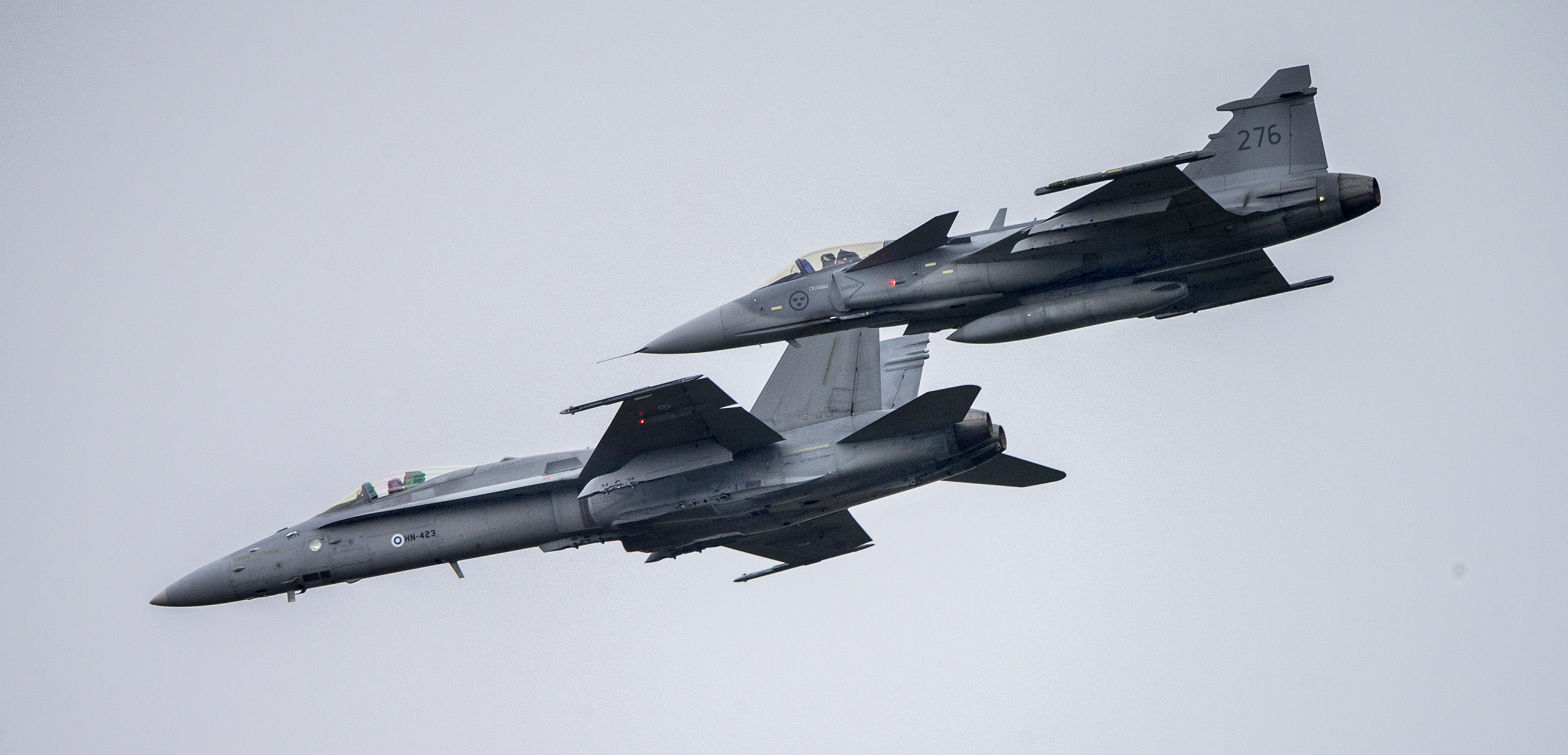 Luvaton yleisö oli vähällä keskeyttää lentonäytöksen - poliisi apuun