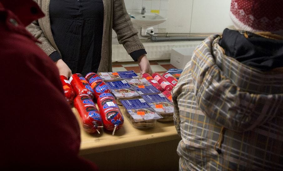Ruokajakelut ovat tarpeen muillekin kuin työttömille, kirjoittaa köyhyystutkija Maria Ohisalo.