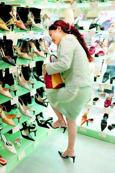 Kunnon kengät. Ylellisyystavaroiden shoppailu yleistyy Kiinassa huimaa vauhtia.