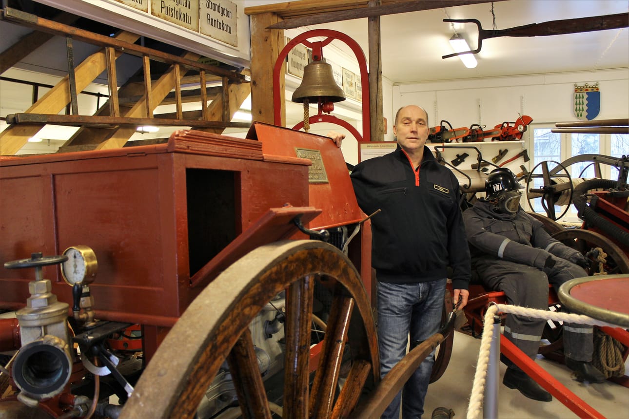 Koebe-ruisku vuodelta 1925 lojui vuosikymmeniä kaupungin varastossa, kunnes palomieskerho kunnosti sen. ‑ Nyt se on täysin kunnostettu, iloitsee Paul Mattila palomieskerhon museossa, jonka perustamisessa hän on ollut aktiivisesti mukana.