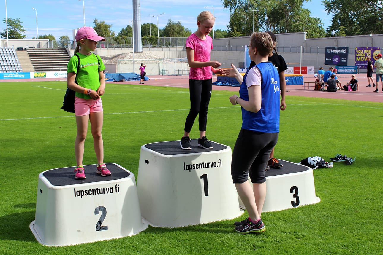 Siikalatvan Urheilijoiden Eeva Kotisaari palkittiin tuplamestarina Oulussa Raatin stadionilla sunnuntaina järjestetyissä yleisurheilun Pohjois-Pohjanmaan Sisuhuipentumassa. Yhtä mainiosti menestyi myös Rantsilan Raikkaan Topias Kurikka.