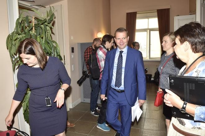 Valtiovarainministeri Petteri Orpo (kok.) saapui keskiviikkoaamuna Valtioneuvoston linnaan aloittamaan kaksipäiväiset budjettineuvottelut ministeriöiden kanssa. KUVA: Kimmo Penttinen