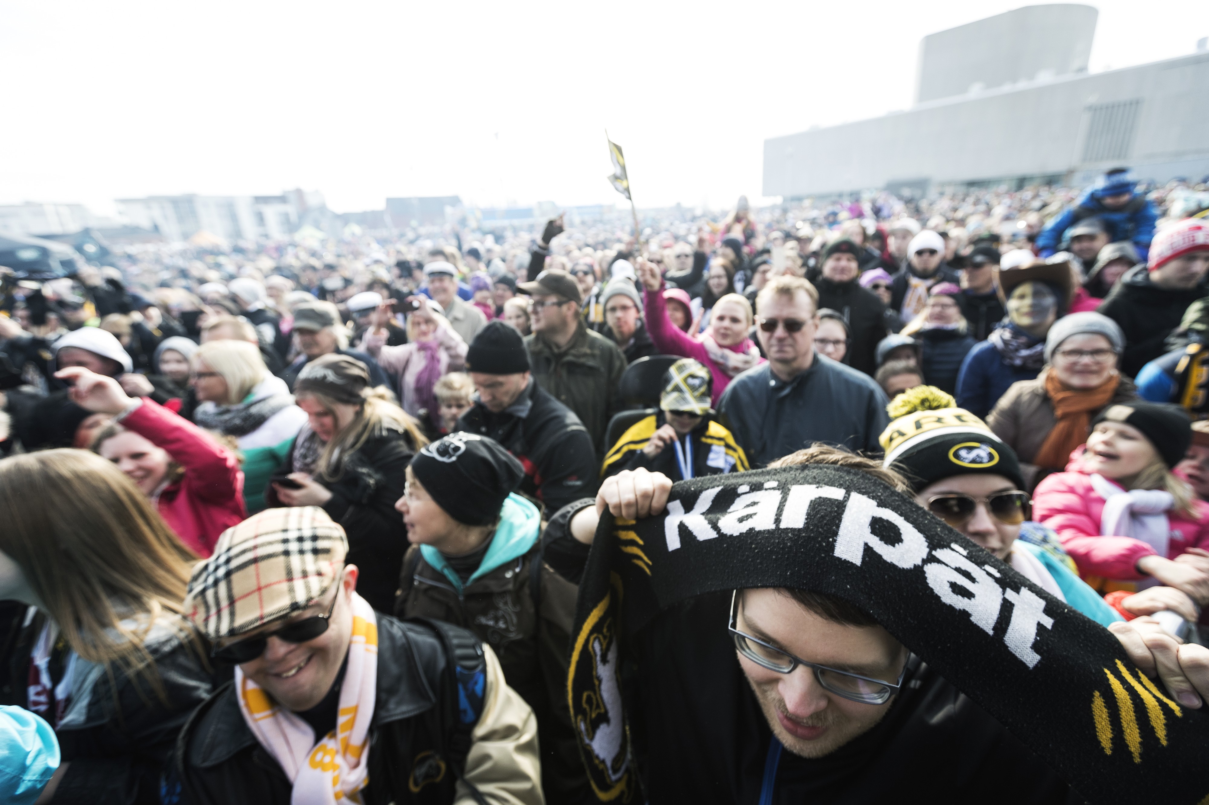 Oulussa juhlittiin Kärppien tuplamestaruutta