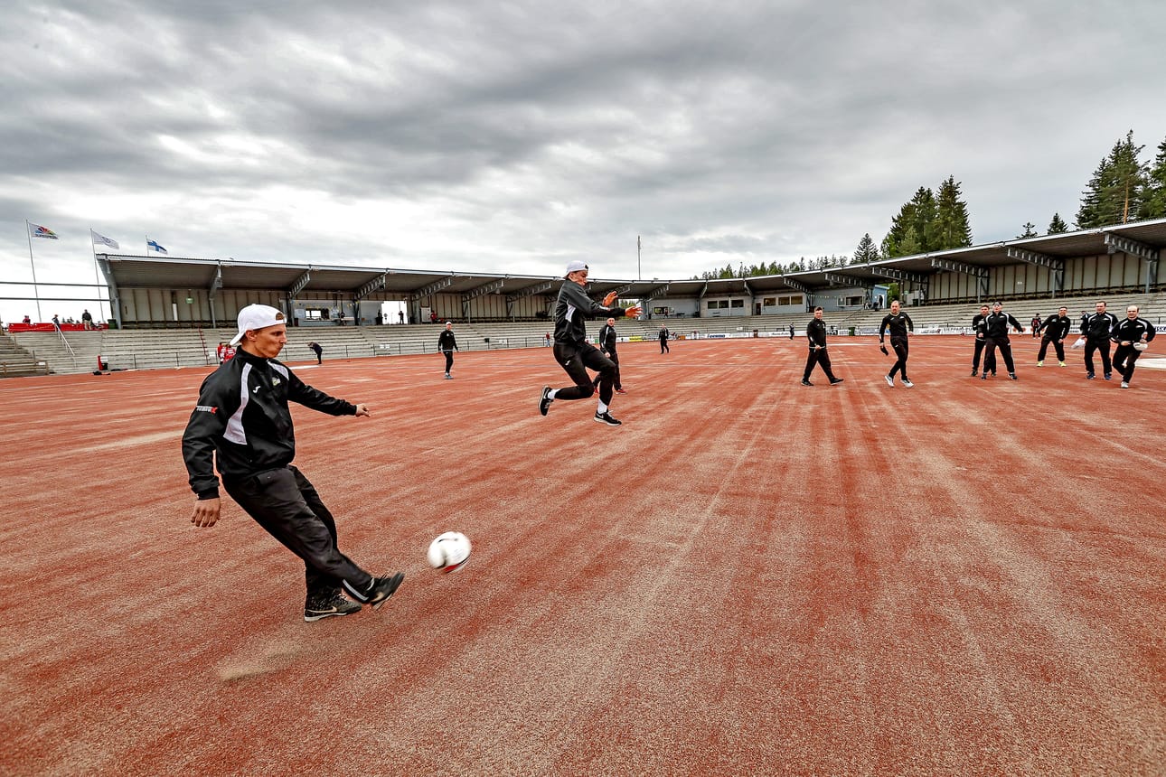 PattU veti alkulämmöt jalkapallon parissa.