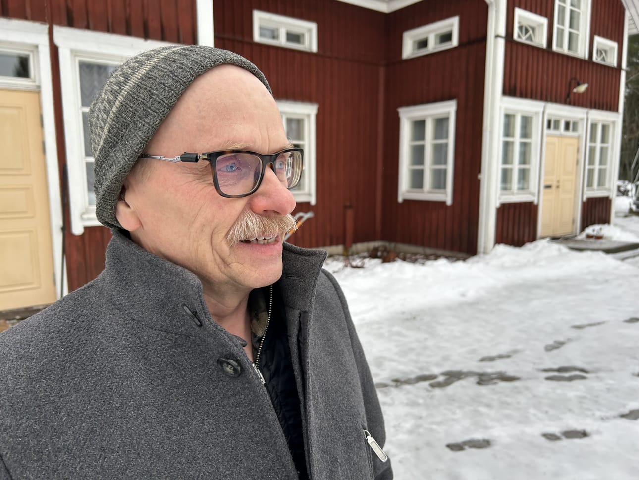 Vesa Ojanperän koti on Siikajoella. Sieltä käsin hän on kulkenut viimeisimmät vuodet töissä Pyhäjoella.