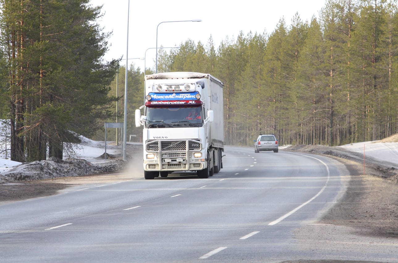 Suunniteltavan kevyen liikenteen väylän kohdalla viitostiellä kulkee 3500-5100 autoa vuorokaudessa.