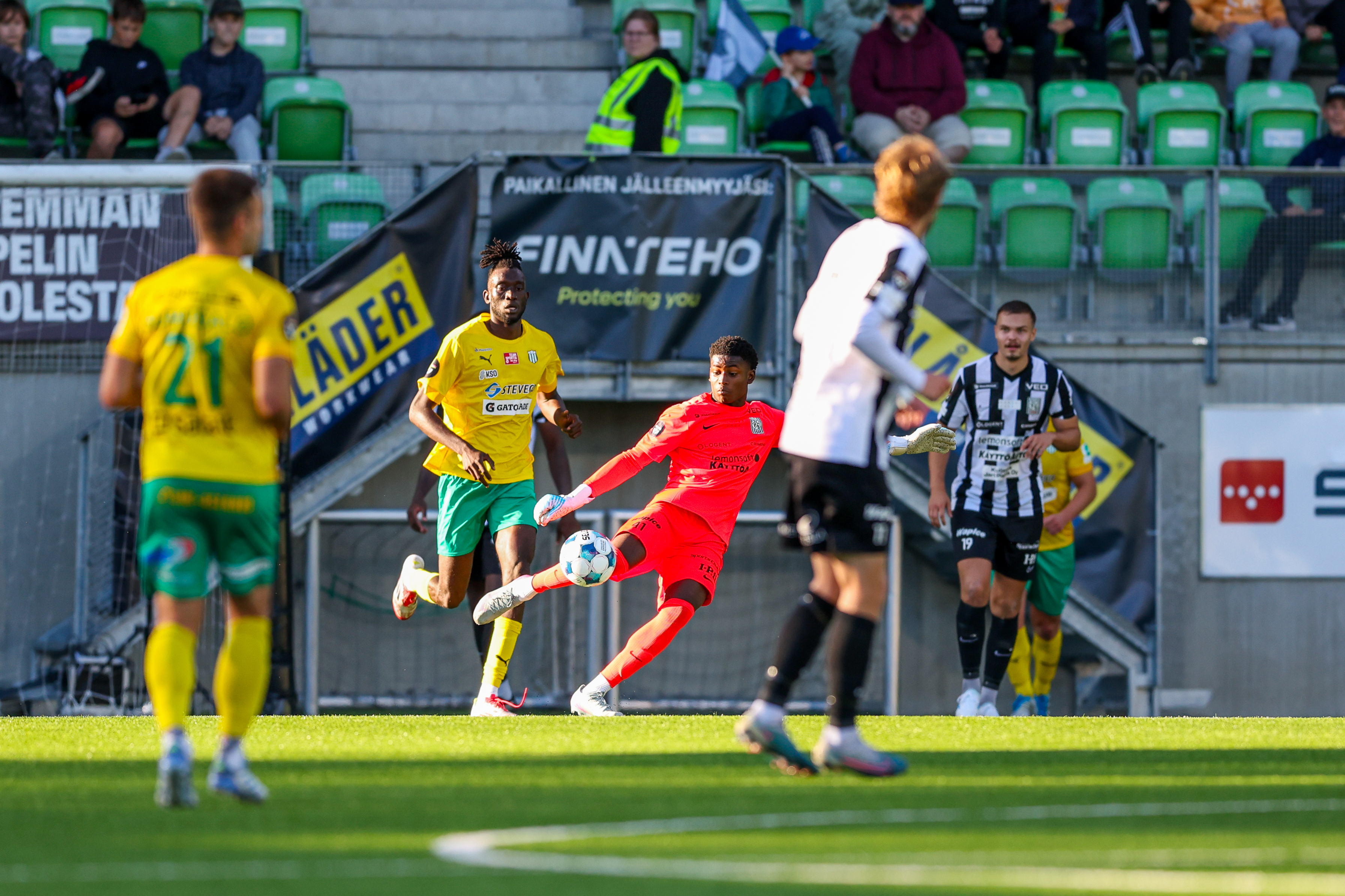 Bröndby-laina jatkaa Vepsun tolppien välissä