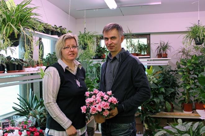 Yrittäjäpariskunta Jaana ja Timo Hyvösaho ovat luotsanneet Koiviston Kukka ja Hautaustoimistoa Soinissa jo vuodesta 1997 asti. ARKISTOKUVA: TARJA RIIHIMÄKI