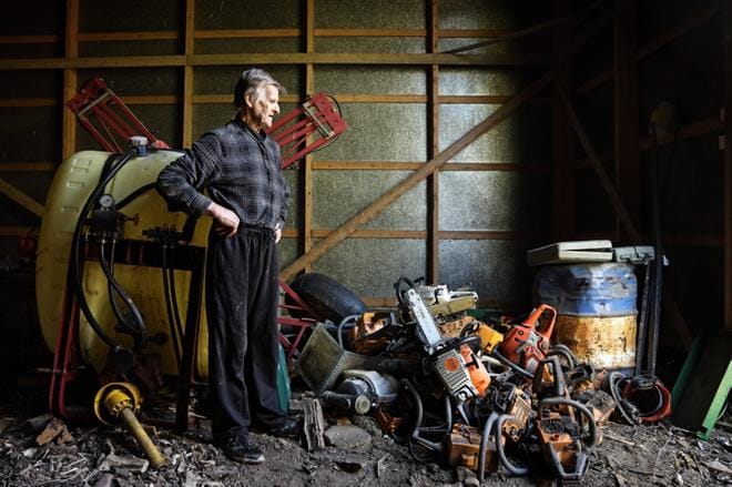 Jaakko Pessinen on jäämässä tänä vuonna eläkkeelle. Hän on tehnyt metsätöitä käsipelillä vuodesta 1964. KUVA: ALEKSI MÄKINEN