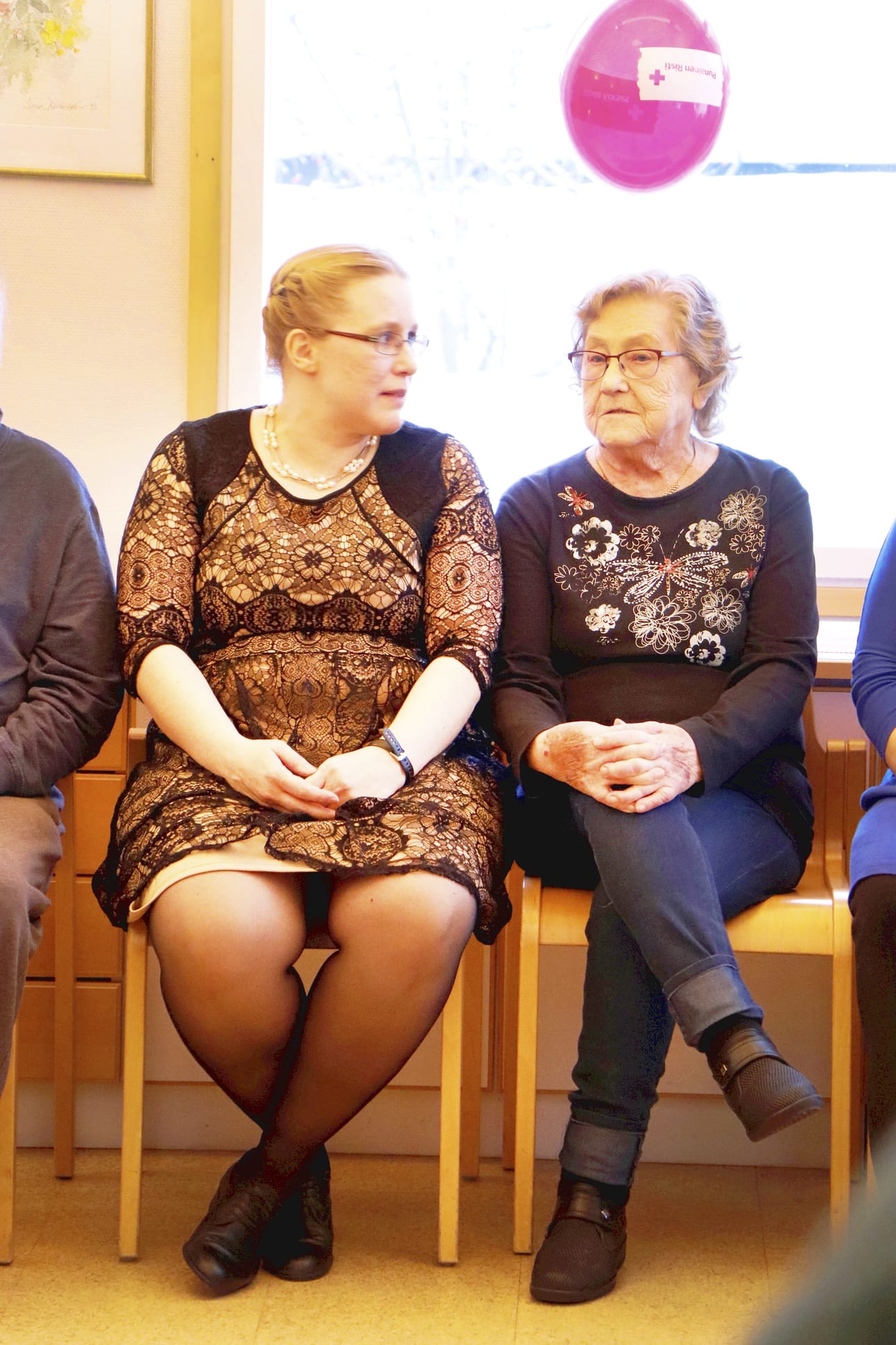 SPR:n ystävätoiminnna vetäjä Arja Panuma ilahtui, koska ihmisiä tuli runsaasti paikalle.