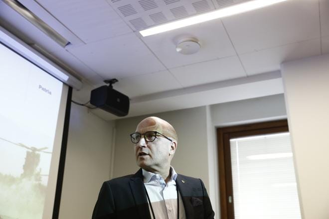 – Olen surullinen liikemiehen omaisten puolesta ja pahoillani myös patrialaisten puolesta. Nyt ei ole helppoa olla patrialainen, Patrian toimitusjohtaja Olli Isotalo sanoo. KUVA: JOEL MAISALMI