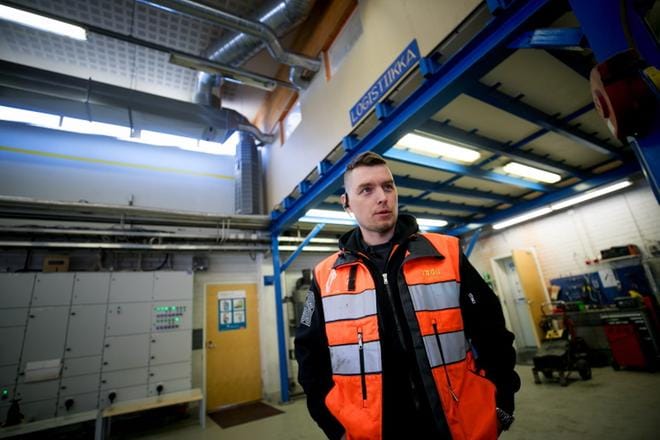 Sedun logistiikan opettaja Konsta Jousmäen mukaan vuosittain 40 valmistuvasta parhaat saavat jopa itse valita työpaikkansa. Työllistyminen riippuu täysin omasta kiinnostuksesta. Hyvästä työllistymisprosentista huolimatta alalta valmistuneista osa vaihtaa alaa. KUVA: JAAKKO ELENIUS