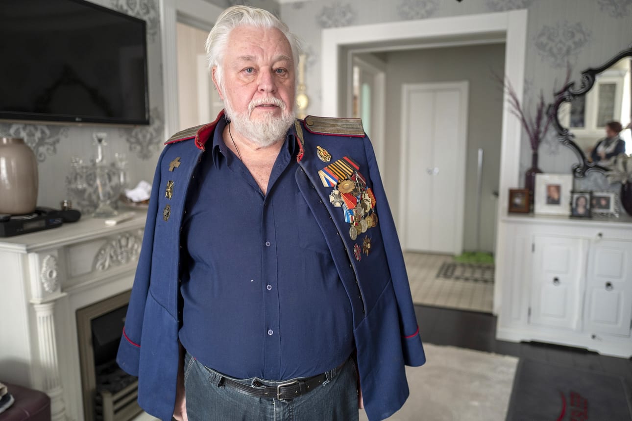 Pietarilainen kasakkajohtaja Boris Alexandrovits Almazov, 75, jakaa Venäjän kasakat kahteen leiriin, hyviin ja pahoihin.