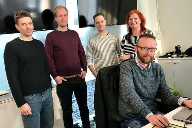Uutispäällikkö Jussi Orell (oik.) vetää Helsingissä maakuntalehtien yhteistä uutistoimintaa. Lännen Median uutistoimittajat Ossi Rajala (Turun Sanomat), Hannu Toivonen (Pohjanmaan lehdet), Markku Uhari (Hämeen Sanomat) ja Rebekka Härkönen (Turun Sanomat) ovat valmiudessa. KUVA: Matti Posio