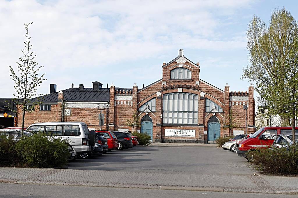 Kauppahallin biojäteastia on jälleen lemahdellut helteen takia.