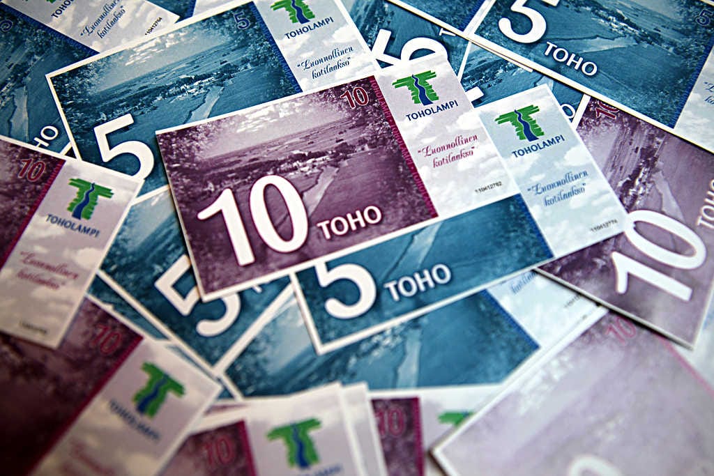 Toho käy Toholammilla maksuvälineenä noin kymmenessä liikkeessä. Liikkeellä on kerrallaan noin 20 000 euron edestä paikallista valuuttaa.
