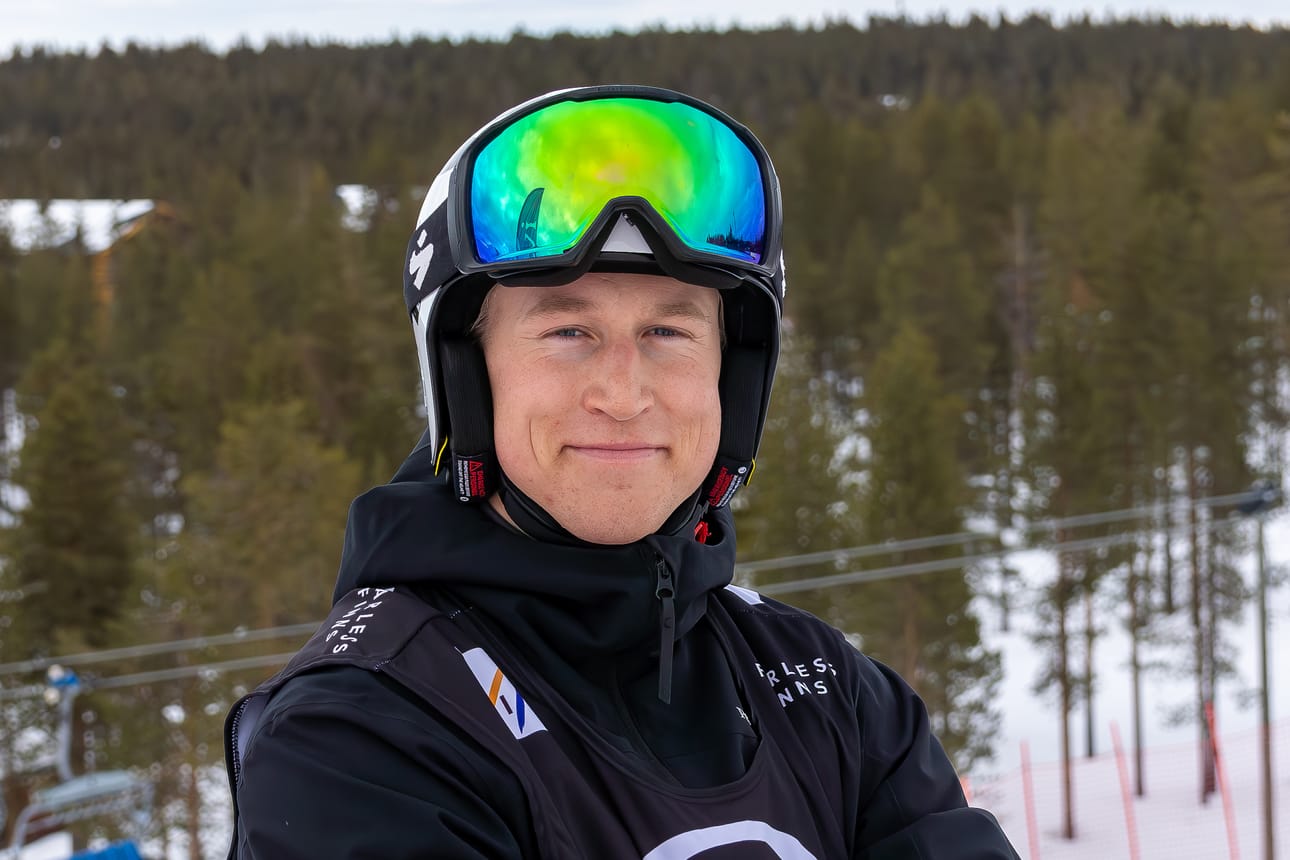 Levi Ski Clubin Akseli Ahvenainen hallitsi ylivoimaisesti talviuniversiadien kumparelaskua.