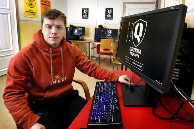 Lauri Mäntykosken oma suosikkipeli on PlayerUnknown’s Battlegrounds eli PUBG, jota "tulee pelattua aika paljonkin." Kurikassa ykkönen on kuitenkin Counter-Strike, jossa on tarkoitus järjestää 5 vastaan 5 -pelimuodossa turnaus. Silloin Wilholan koneiden lisäksi tarvitaan lainakoneita käyttöön. KUVA: JOUKO HÄNNINEN