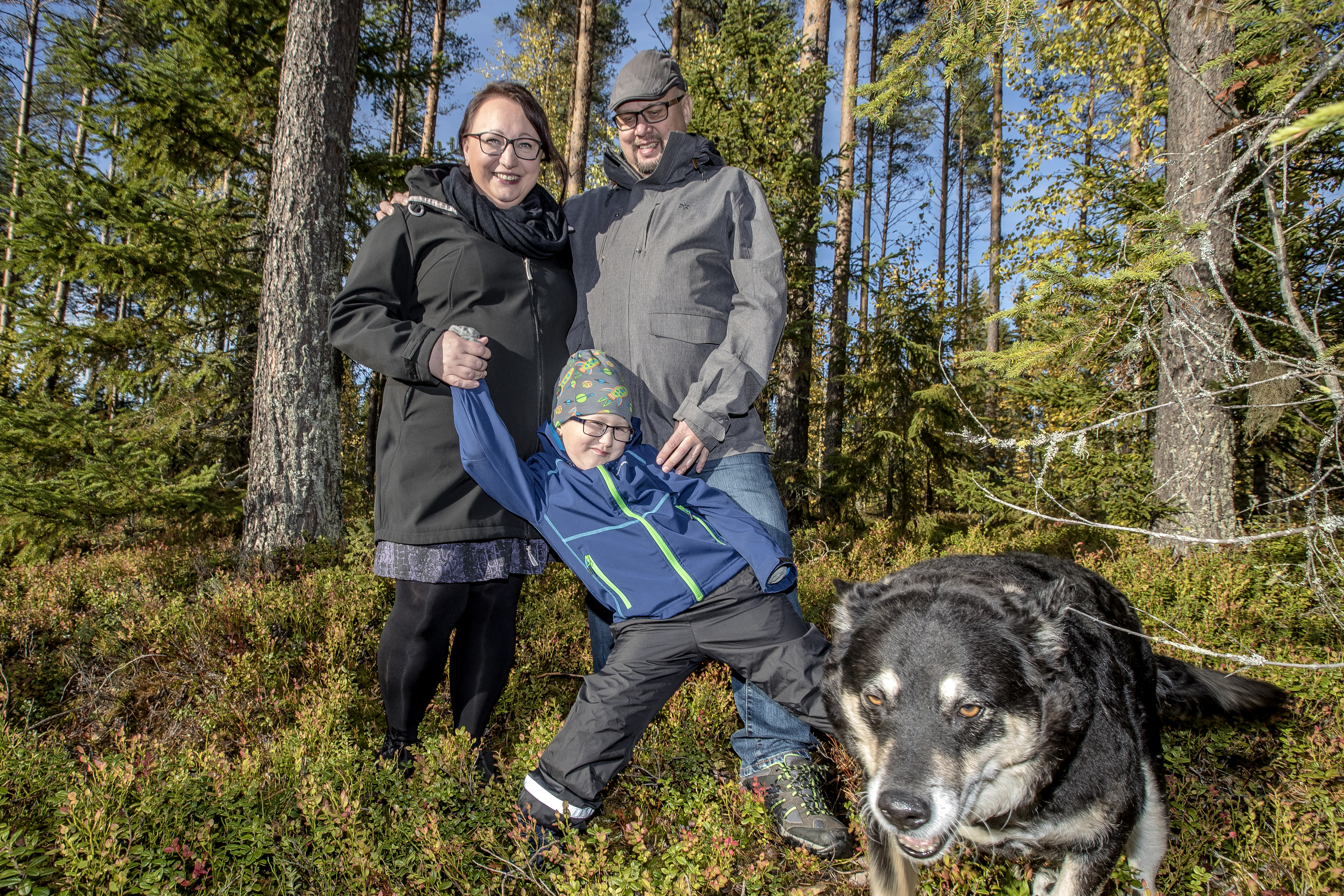 Jannelle vietetään kahdet synttärit. Toiset ovat maksansiirron vuoksi 4. kesäkuuta ja silloin aina myös istutetaan uusi puu Mattilanperän pihapiiriin. Metsäluonto on muutenkin aina lähellä Eliina ja Janne Mattilan perhettä.