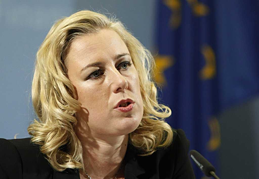 Valtiovarainministeri Jutta Urpilaisen (sd.) mielestä kääntyminen IMF:n puoleen velkakriisin hoitamisessa ei ole noloa Brysselin ja EU-koneiston kannalta.