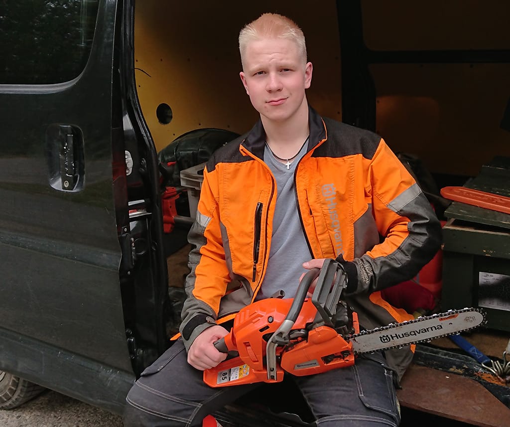 Jere Tanninen käy lukiota ja pyörittää yritystään, JT-Apua, sen ohella. ”Tulevaisuuden haaveenani on kehittää täyden palvelun rengaspalvelua mahdollisen rengashotellin muodossa”, Tanninen suunnittelee.
