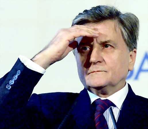 Oikeuteen. Jean-Claude Trichet on ollut vahvin ehdokas Euroopan Keskuspankinuudeksi pääjohtajaksi vuoden kuluttua.