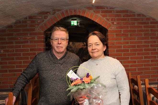 Sabina ja Kurt Roos kukitettiin Vuoden yrittäjiksi eilen. Iloa heille toi myös pari viikkoa sitten saatu Kauppalehden menestyvän yrityksen tunnustus. KUVA: LOTTA KALLIO
