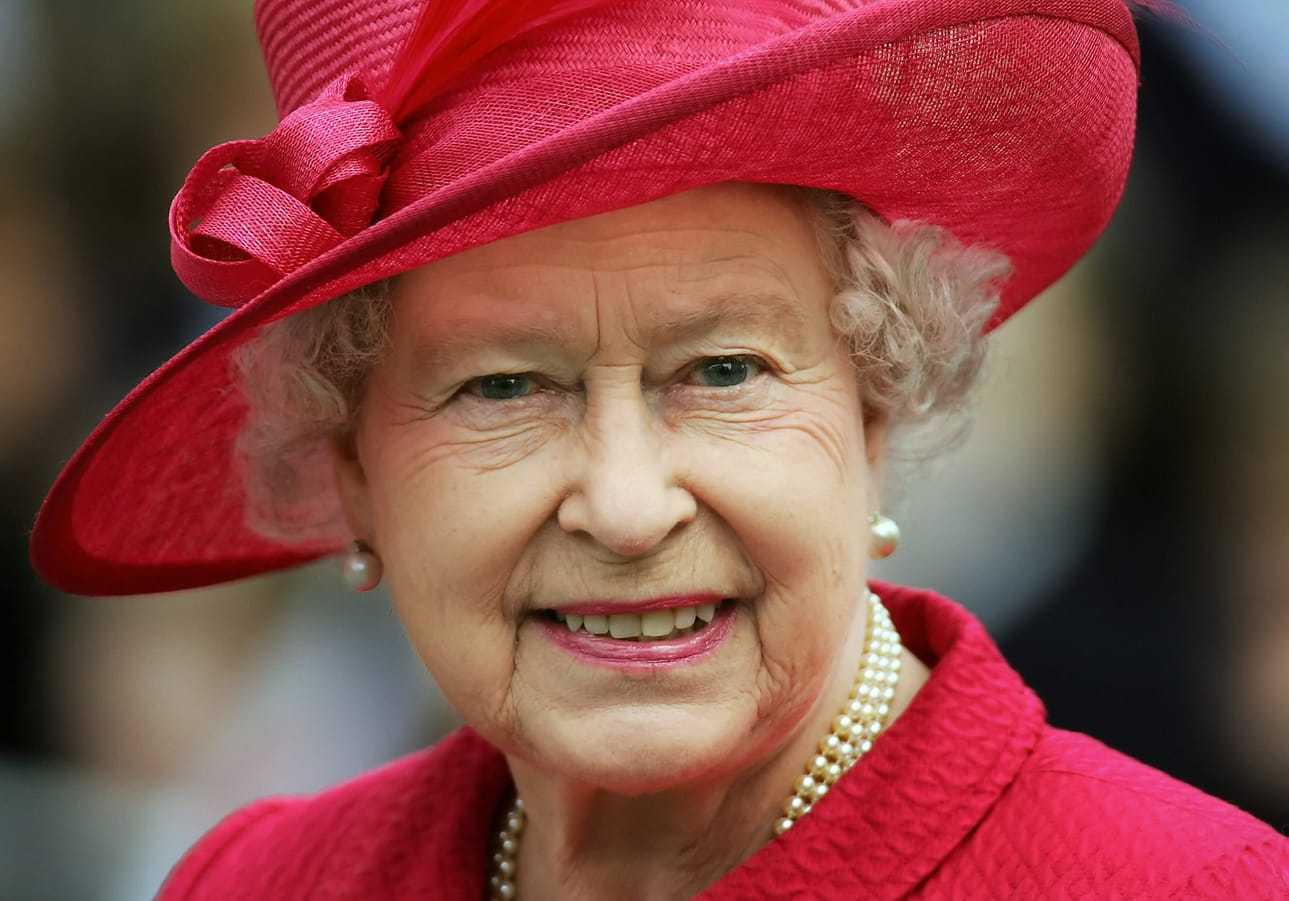 Elisabetista tuli kuningatar 25-vuotiaana talvella 1952. Elisabetin valtakausi kesti 70 vuotta, minkä myötä hän on Britanniaa pisimpään hallinnut monarkki. LEHTIKUVA / AFP