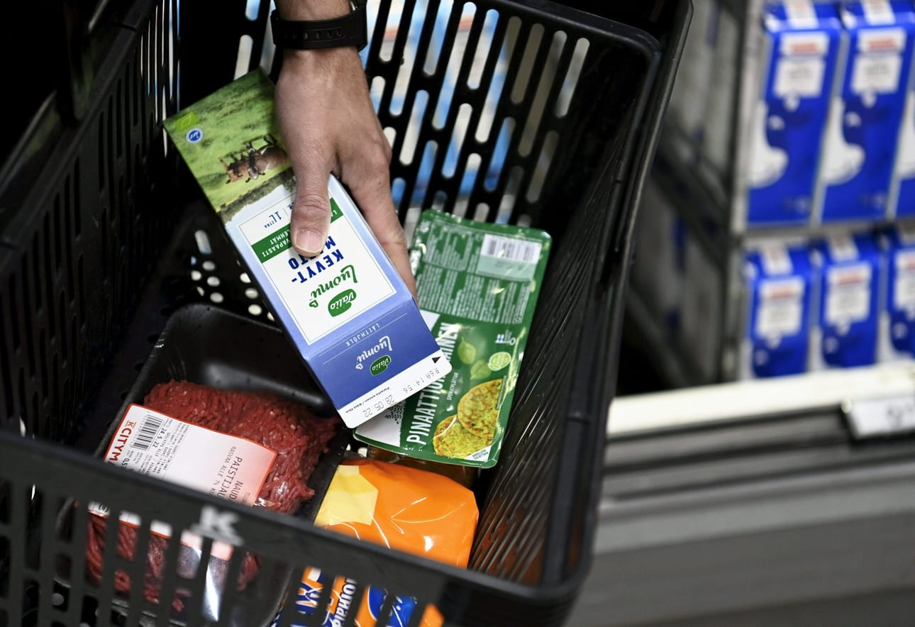 Kuluvan vuoden keskimääräinen hintataso tulee Luken mukaan silti olemaan 7–8 prosenttia viime vuotta korkeampi. LEHTIKUVA / SAARA PELTOLA