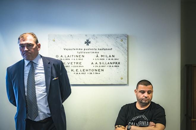Hassan Zubierin (oik.) mukaan syytetty ei tunne minkäänlaista katumusta, vaikka on tuhonnut monien ihmisten elämän. Kuvassa myös uhrien asianajaja Ari Huhtamäki. KUVA: Mikael Rydenfelt
