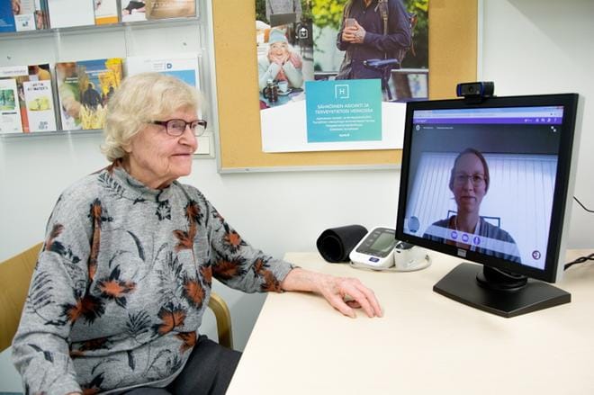 Laina Aho oli tyytyväinen etävastaanottoon Kuortaneen terveysasemalla. KUVA: JESSICA RISTIMÄKI