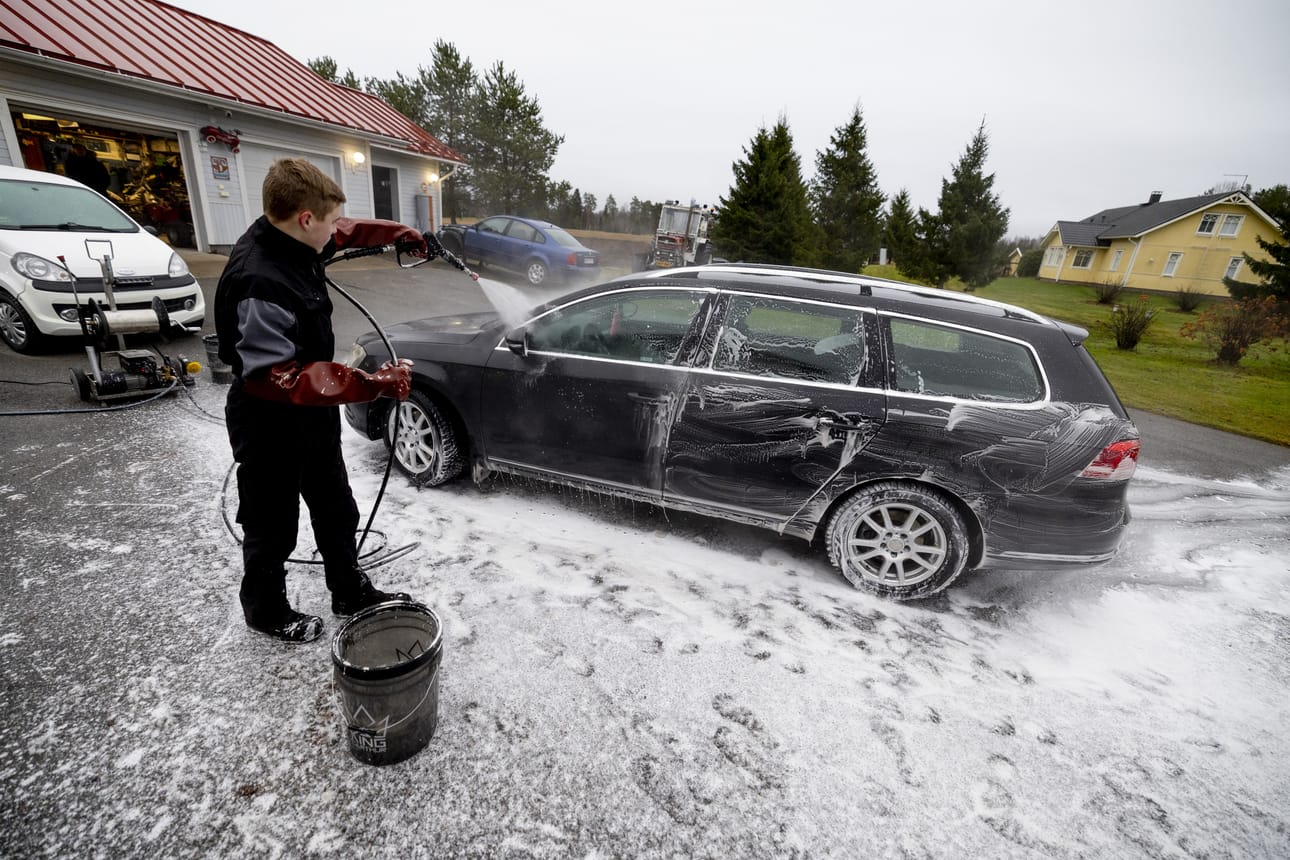 Elmeri Ketomäki on tässä kohtaa jo saanut suurimmat liat lähtemään.