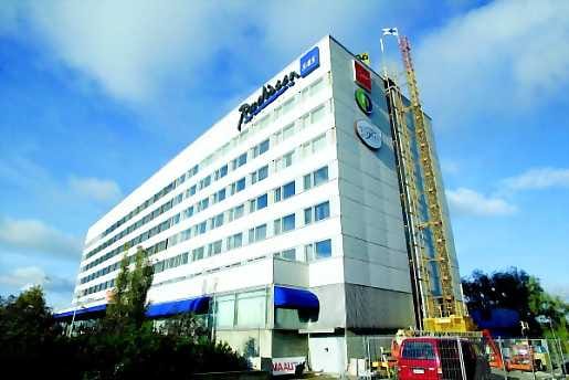 Uusia tuulia. Oulun Radisson SAS -hotellin sisätilojen perusteellisen remontin jatkoksi halutaan laittaa myös ulkokuori uuteen uskoon.