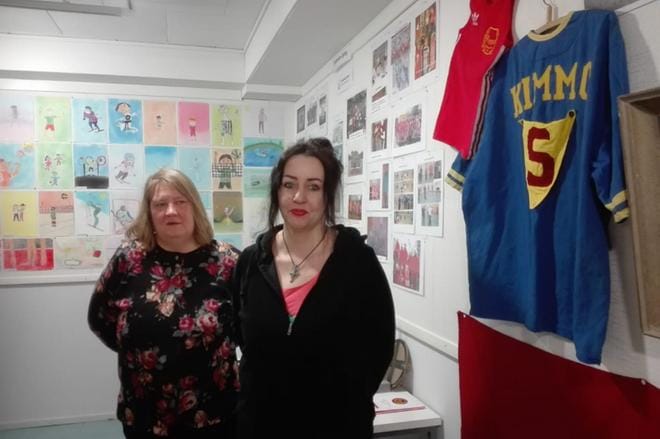 Nina Häggbladin ja Taina Hautalan mielestä Vaasan Työväenmuseo on ehdoton helmi Vaasassa. TUL 100 -näyttely on avoinna 15. toukokuuta saakka. Kuva: Raija Koivisto