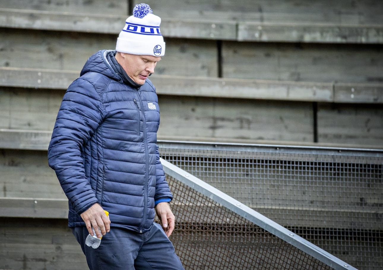 Seurapomo Mika Lähteenmäki oli suurten tunteiden vallassa, kun Haminan Palloilijat nappasi Superpesispaikan Lipon nenän edestä sunnuntai-iltana.