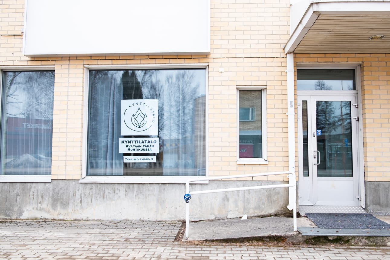 Kynttilätalon yrittäjät tykästyivät Kauppatien liiketilaan Kurenalla.