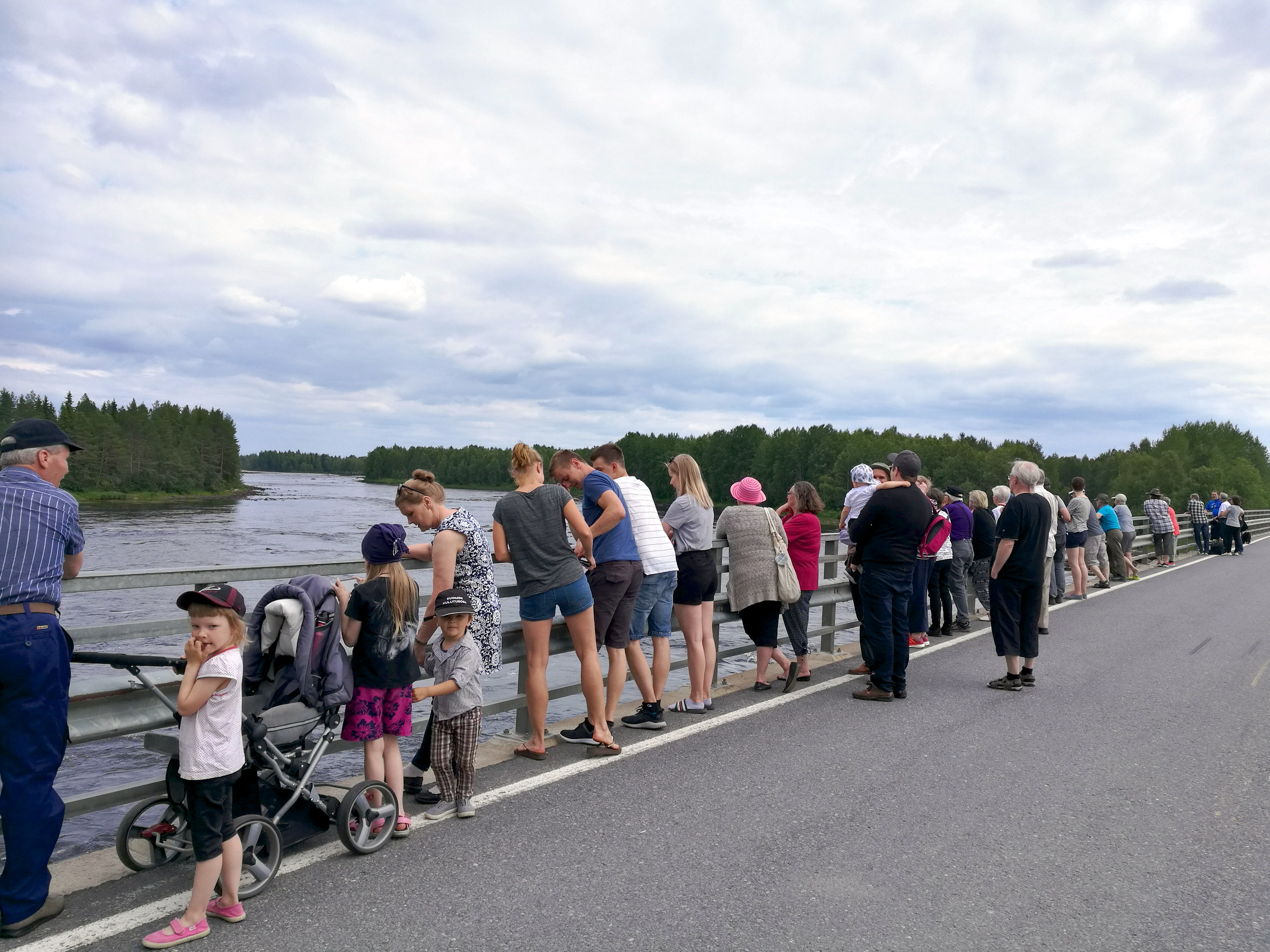 Sillalla oli ennen soutajien saapumista odottava tunnelma