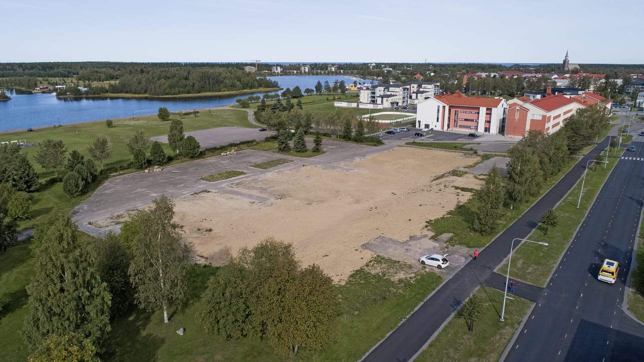 Merikadun koulun tontti näyttää nyt tältä.