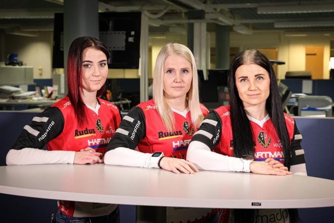 Petra (vas.), Riina ja Laura Kerola luottavat vahvasti Maila-Jussien iskukykyyn. KUVA: ALEKSI MÄKINEN