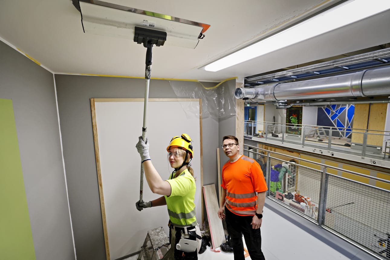 Jenna Raittila lähtee ensi viikolla Taitaja-kilpailun finaaliin Poriin. Lajina on pintakäsittely. Opettaja Timo Haapolahden Worldskills vie myös Shanghaihin.