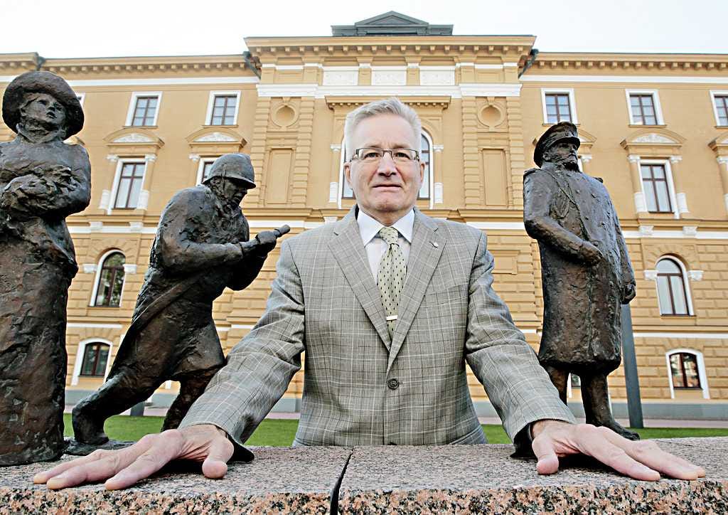 Oulun kaupunginjohtajan Matti Pennasen tulot koostuvat pääasiassa ansiotuloista.