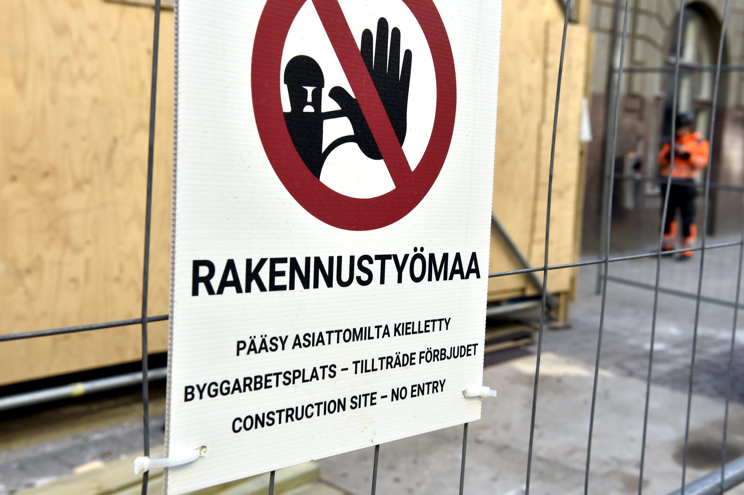 Virosta ja Latviasta houkutellut rakennustyöntekijät päätyivät syyttäjän mukaan Suomeen pakkotyöhön "kevytyrittäjiksi" – käräjäoikeus antaa tuomion
