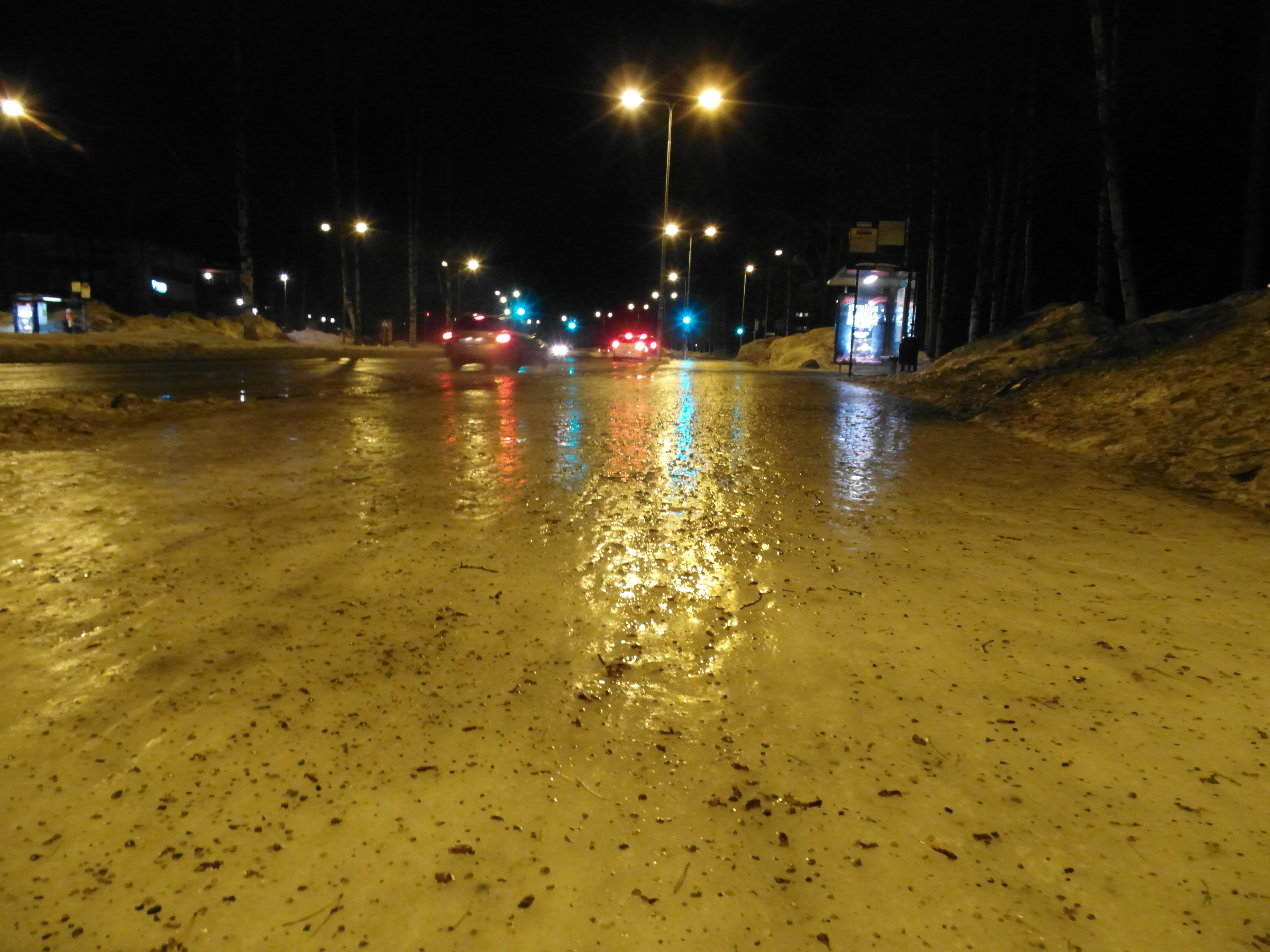 Jalankukusää on erittäin liukas, kertoo lukija.