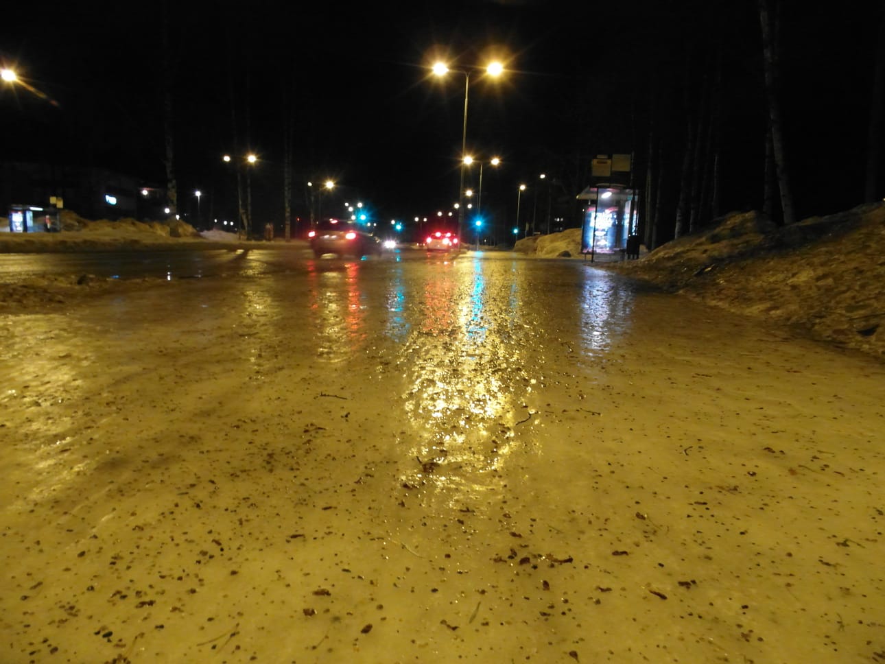 Jalankukusää on erittäin liukas, kertoo lukija.