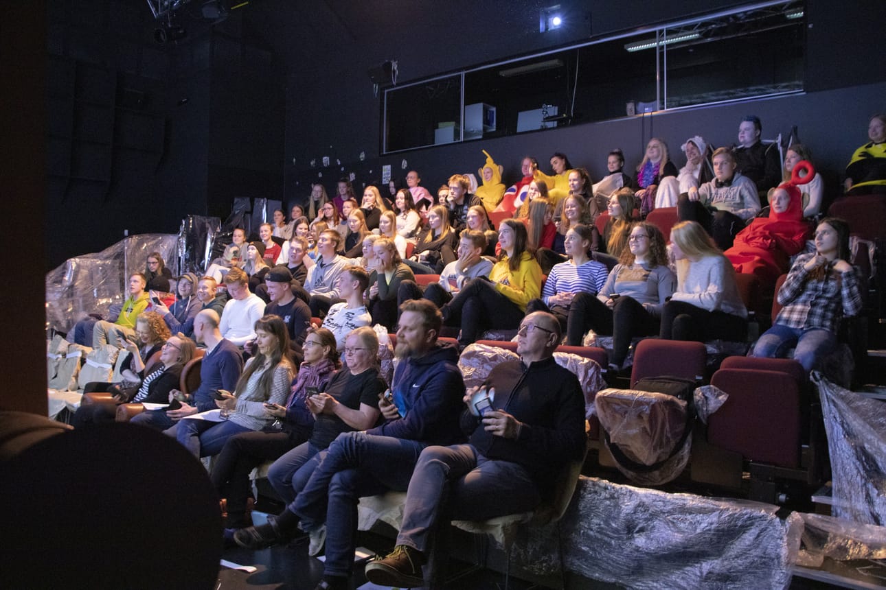 Kahoot ja kiperä kysymys: Kuka abeista sanoi pullan maistuvan casio-laskimelta?