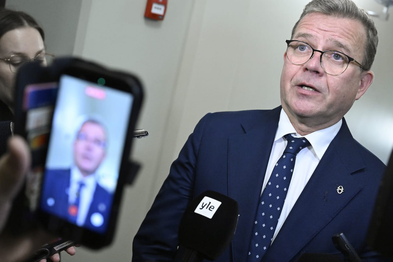 Pääministeri Petteri Orpo puhumassa medialle eduskunnassa Helsingissä 8. syyskuuta 2026.