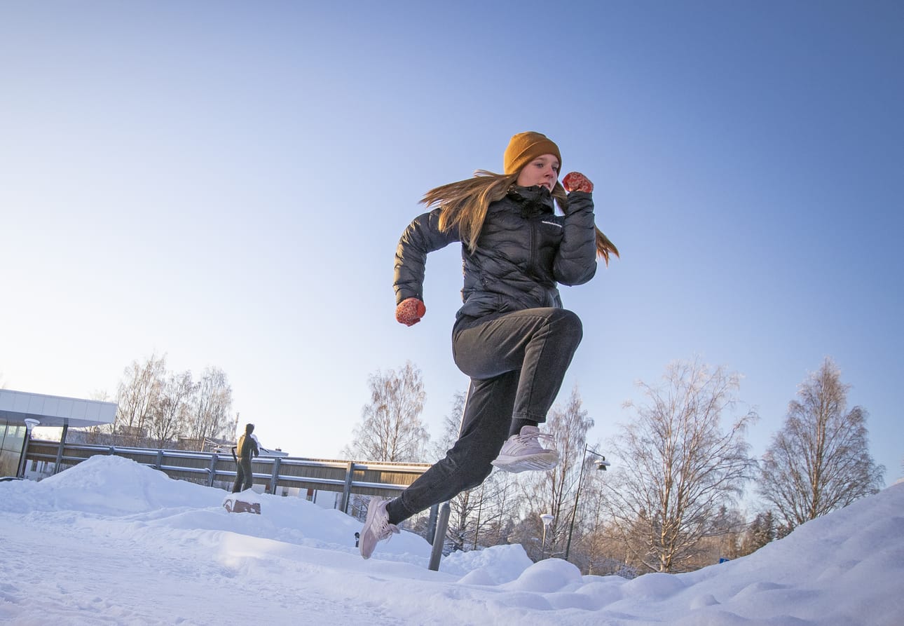 Ella Nissinaho pyrkii yläkoulun jälkeen Kuortaneen urheilulukioon. Siellä hypyt jatkuvat lukio-opintojen ohella.