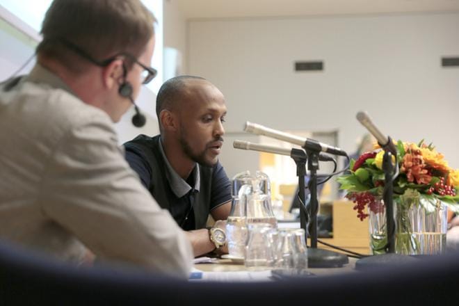 Jamal Awad johtaa Oulun maahanmuuttoneuvostoa.