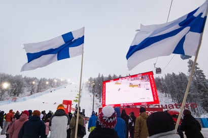 Levin maailmancup on käyntikortti Suomelle – oikea talvi kuorrutetaan keinolumella, se varhensi myös liiketoiminnan uudelle kuukaudelle